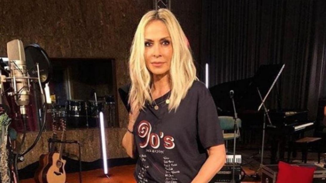 Μένουμε σπίτι με την Άννα Βίσση: Η τηλεοπτική συναυλία στο Mega που «έβαλε» φωτιά στο twitter!