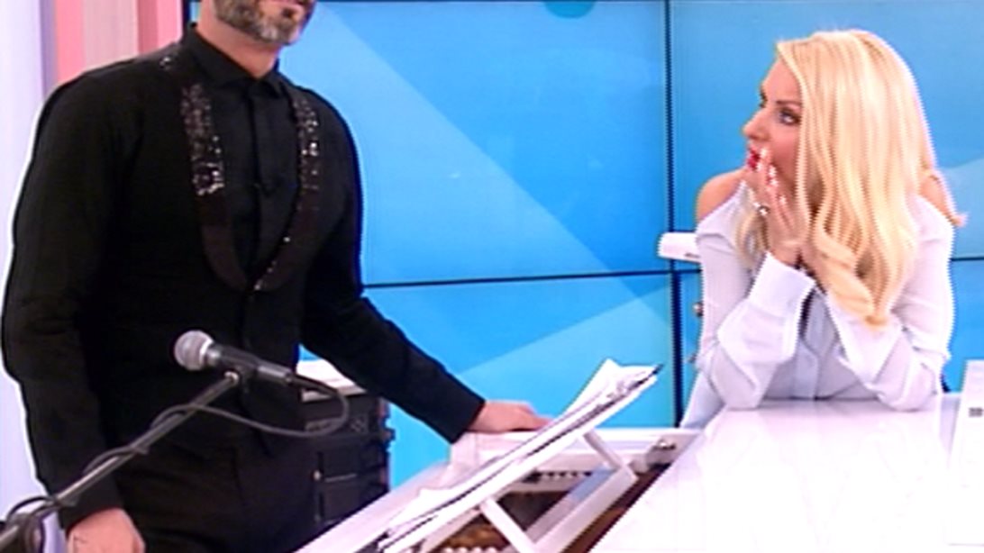 Βαλάντης: Ο ανεκπλήρωτος έρωτας για τη Μενεγάκη, η αντίδρασή της on air &amp; το δώρο που της έμεινε αξέχαστο