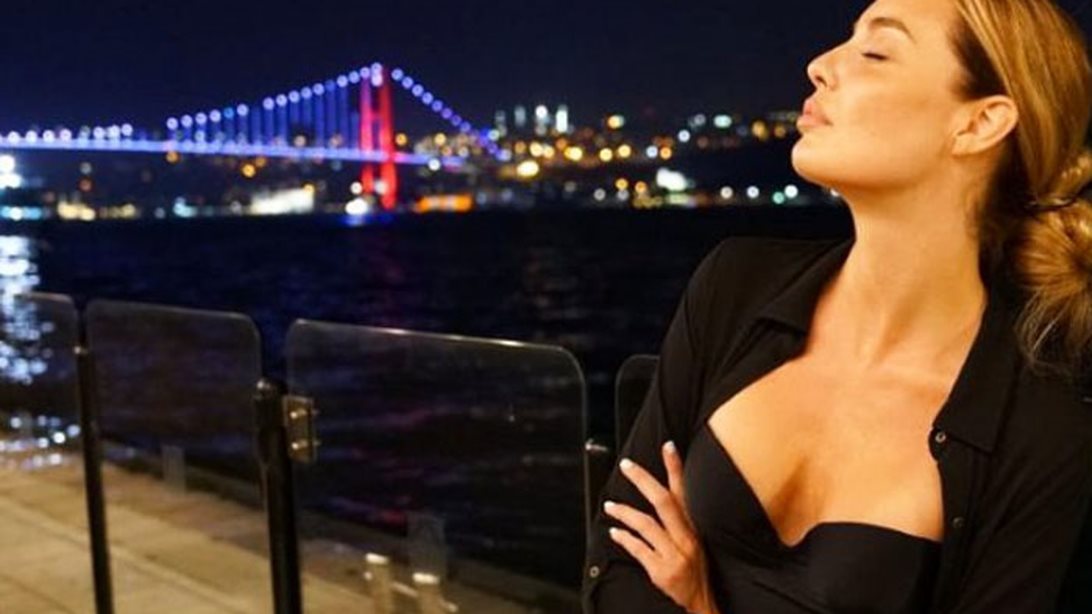 Αντωνία Καλλιμούκου: Ποζάρει μόνο με το μαγιό της σε ταράτσα της Αθήνας: Φωτογραφία