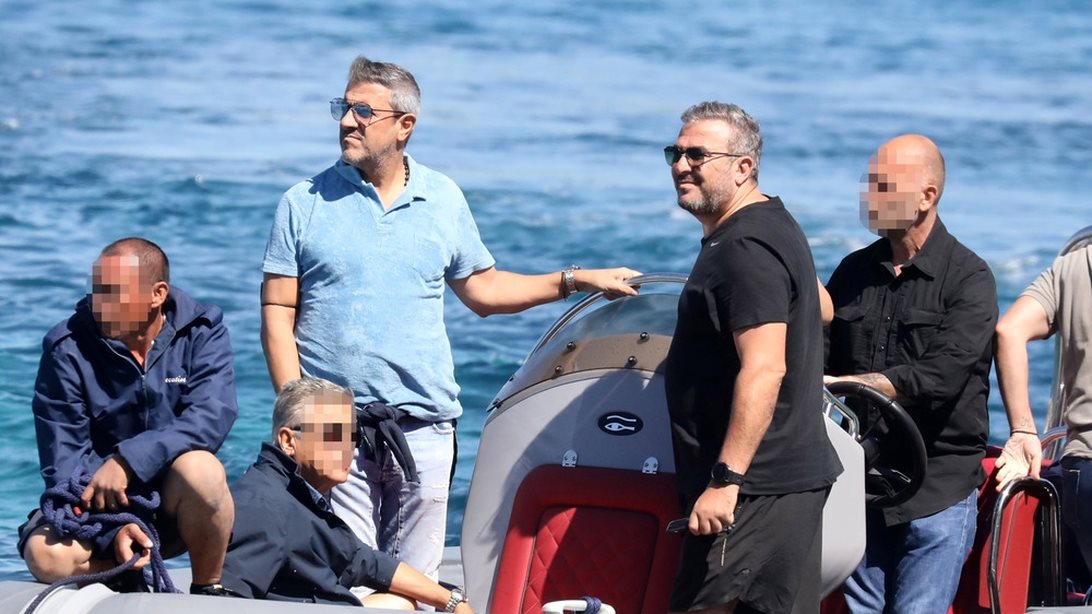 Κατεδαφίζεται το εκκλησάκι του Αντώνη Ρέμου και του Κώστα Πηλαδάκη στη Μύκονο