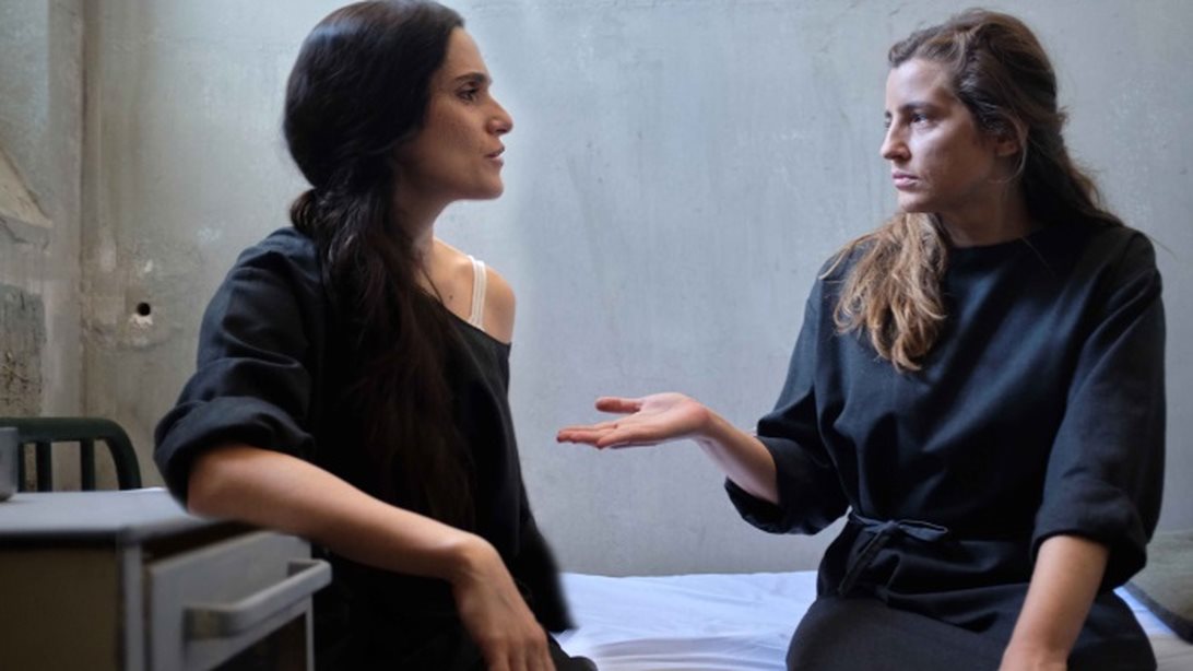 Άγριες Μέλισσες
: Νέες εξελίξεις! Η Ελένη προετοιμάζει την απόδρασή της &amp; η αθώωση του Δούκα φέρνει αντιδράσεις στο Διαφάνι