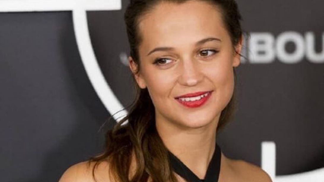 Alicia Vikander
: Με κοιλιακούς πιο γυμνασμένους και εντυπωσιακούς από ποτέ