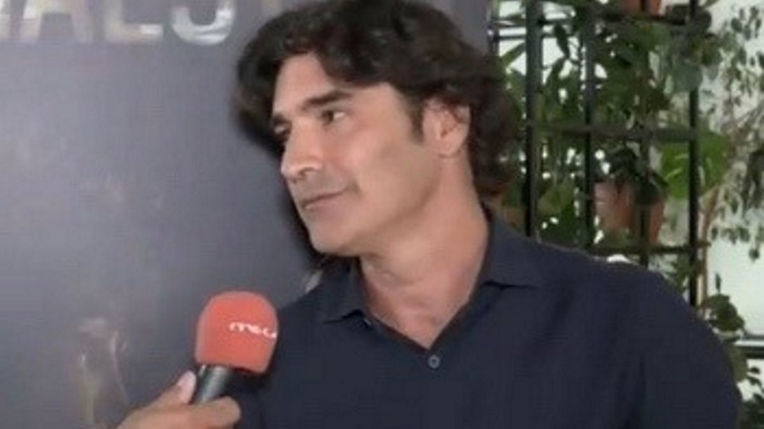 Χριστόφορος Παπακαλιάτης: "Με εμπιστεύτηκαν "ιερά τέρατα" του χώρου επειδή αφιερώνω ψυχή και σώμα σε αυτό που κάνω"