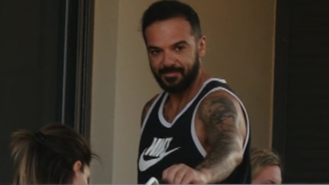 Ο Τριαντάφυλλος επέστρεψε και οι τηλεοπτικές προτάσεις έπεσαν βροχή