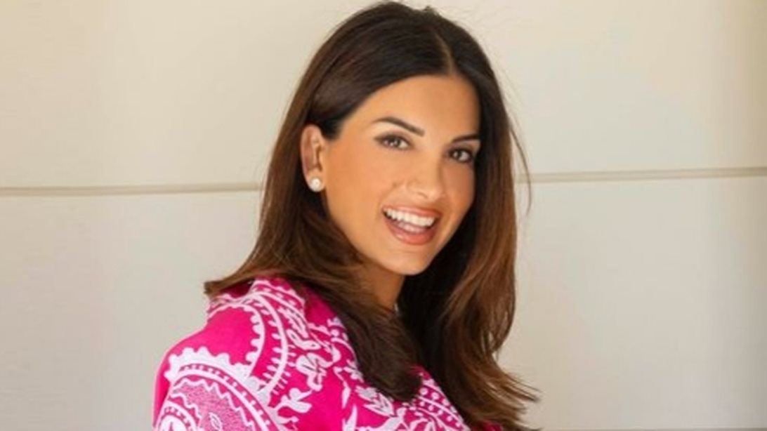 Η Σταματίνα Τσιμτσιλή στόλισε το χριστουγεννιάτικο δέντρο της