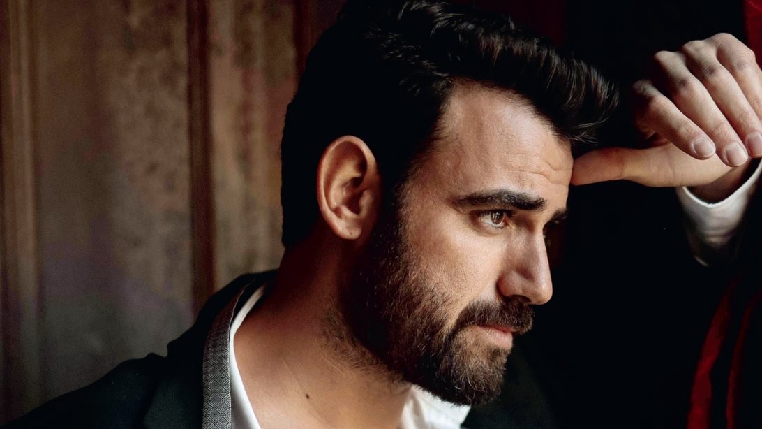 Ο Νίκος Πολυδερόπουλος επέστρεψε στη σκηνή λίγες ημέρες μετά τον θάνατο του αδελφού του