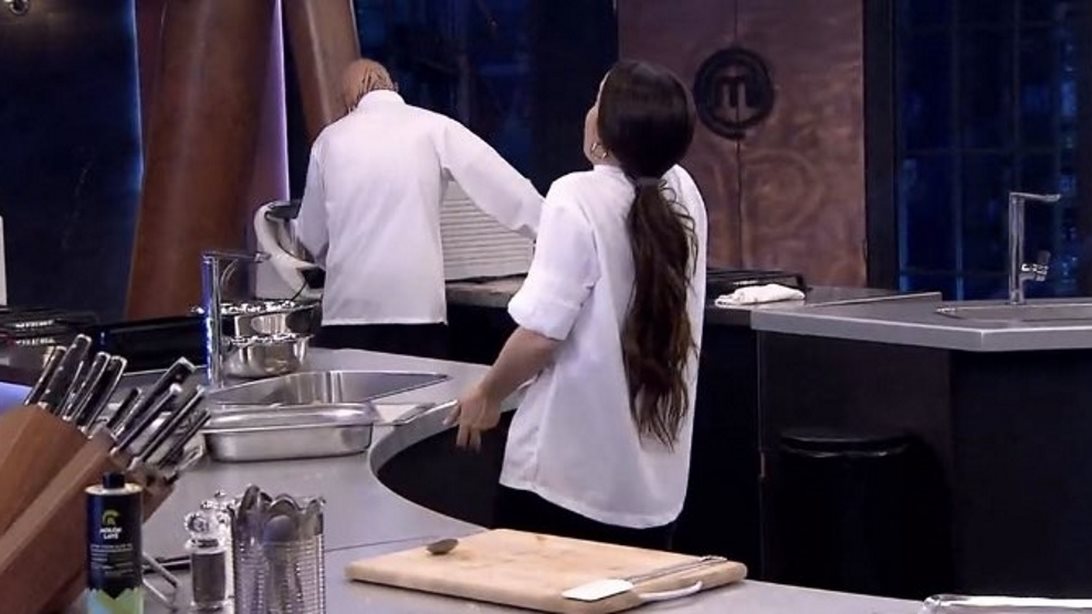 MasterChef  | Εκνευρίστηκε η Μαρία Μπέη: &quot;Σταμάτα να με αγχώνεις&quot; - &quot;Σταμάτα να μιλάς και καν&#39; το&quot;