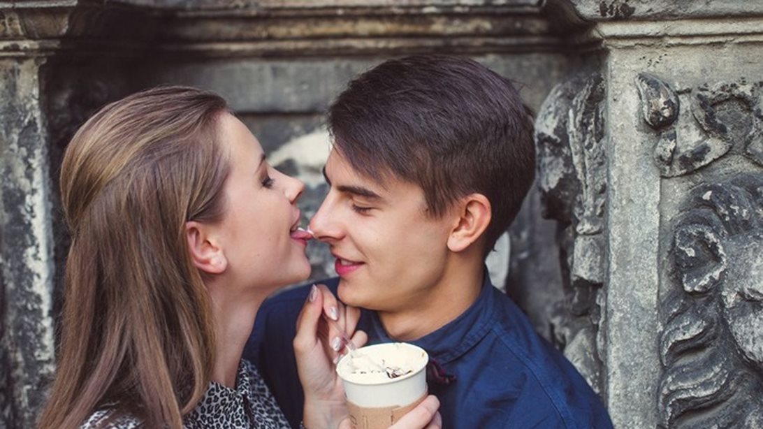 Με αυτές τις στάσεις το στοματικό σεξ θα γίνει ακόμα πιο απολαυστικό
: Ένας οδηγός με οκτώ ερωτικές στάσεις, που υπόσχονται απλά ηδονή!