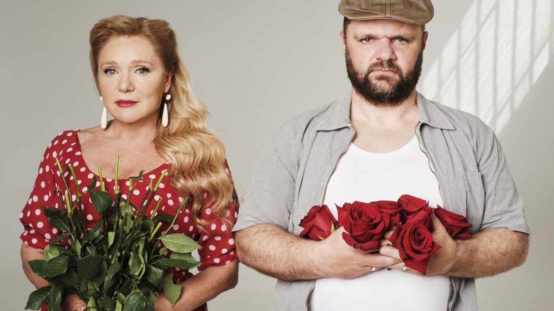 Παράταση παραστάσεων για την Μαρία Καβογιάννη και τον Μάκη Παπαδημητρίου στο "Τριαντάφυλλο στο στήθος"