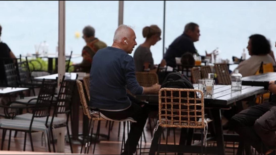 &quot;Πόρτα&quot; στους ανεμβολίαστους: Τι θα ισχύσει από τον φθινόπωρο σε κλειστούς χώρους, μπαρ, εστιατόρια και κέντρα διασκέδασης