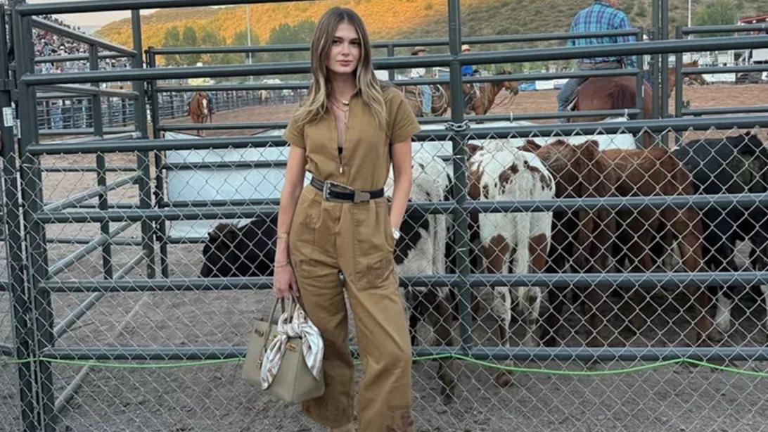 Αμαλία Κωστοπούλου | Το vintage σερβίτσιο της, θυμίζει Χριστούγεννα στο σπίτι της γιαγιάς