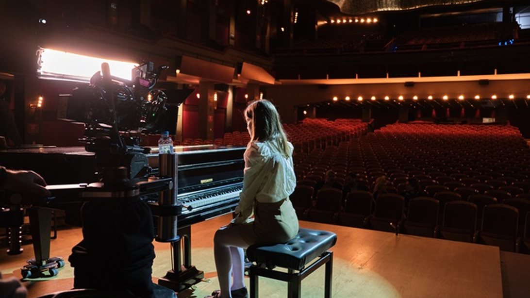 Ο Χριστόφορος Παπακαλιάτης στο Netflix