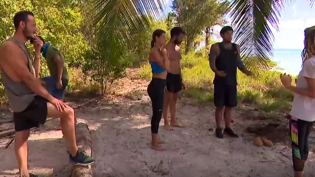 Survivor | Άνω κάτω η καλύβα των Μαχητών για το φαγητό &amp; τις καρύδες!