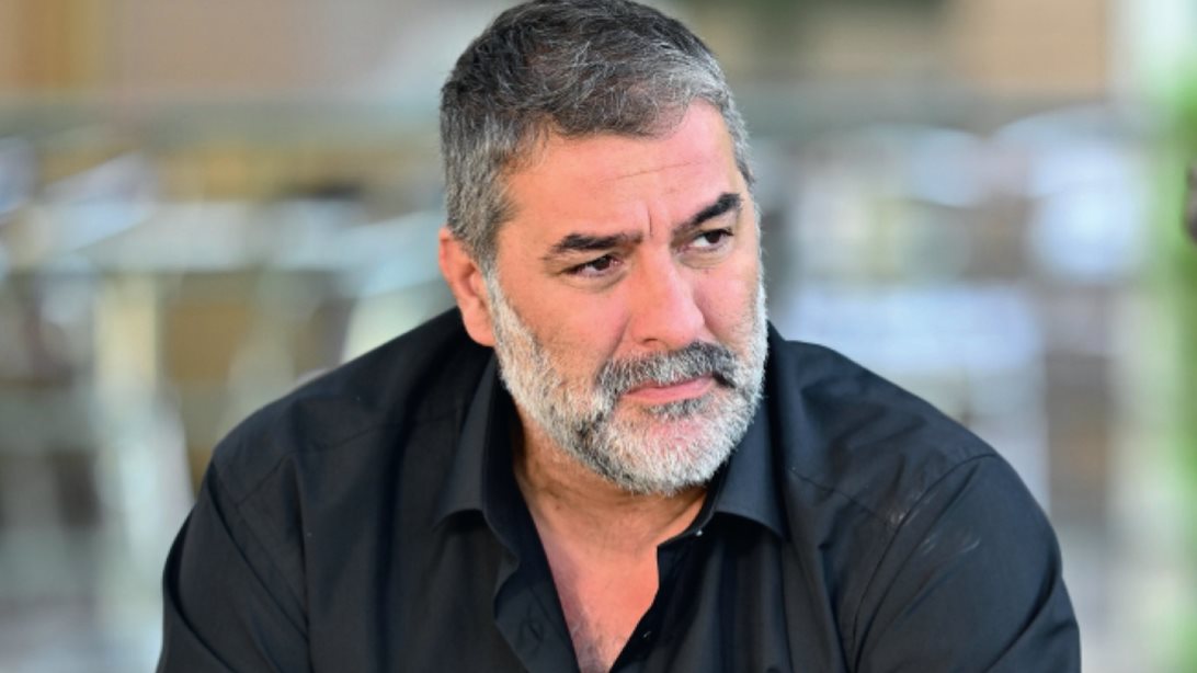 Βασίλης Μπισμπίκης | Η φωτογραφία με τον γιο του και το συγκινητικό μήνυμα για την επέτειο της τραγωδίας των Τεμπών