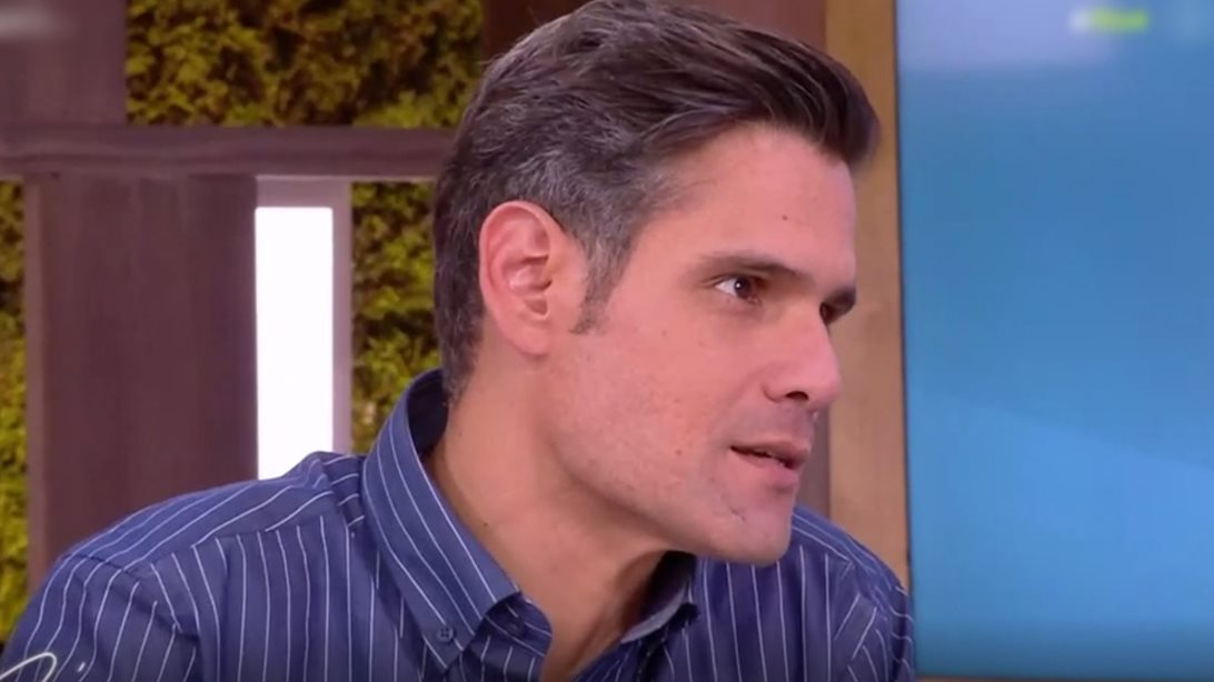 Ο Δημήτρης Ουγγαρέζος σε σπάνια εξομολόγηση: &quot;H μαμά μου είχε ένα παιδί το οποίο έχασε&quot;