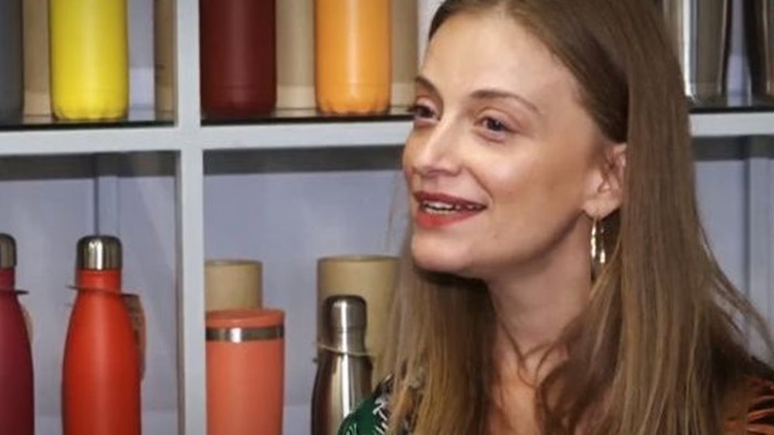 Λένα Δροσάκη: «Είχα δυσκολευτεί πάρα πολύ οικονομικά. Στη σχολή αν είχε κάποιος ένα σάντουιτς, το κοιτούσα &amp; τον ρωτούσα αν θα το φάει!»