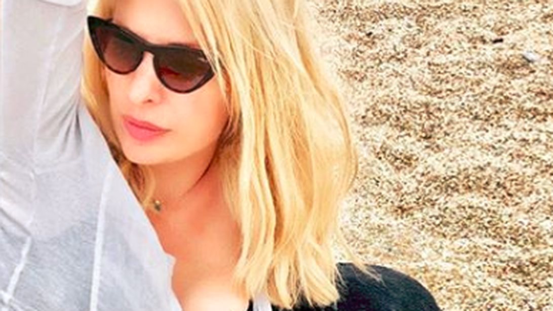 Ελένη Μενεγάκη: Η εντυπωσιακή φωτογραφία από την απόδραση στην Άνδρο