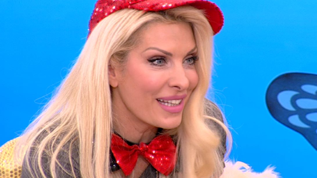 Ελένη Μενεγάκη: Ο άνθρωπος που τη συμβούλεψε στο πρώτο της συμβόλαιο, το «Πανεπιστήμιο Μενεγάκη» &amp; το δημόσιο ευχαριστώ