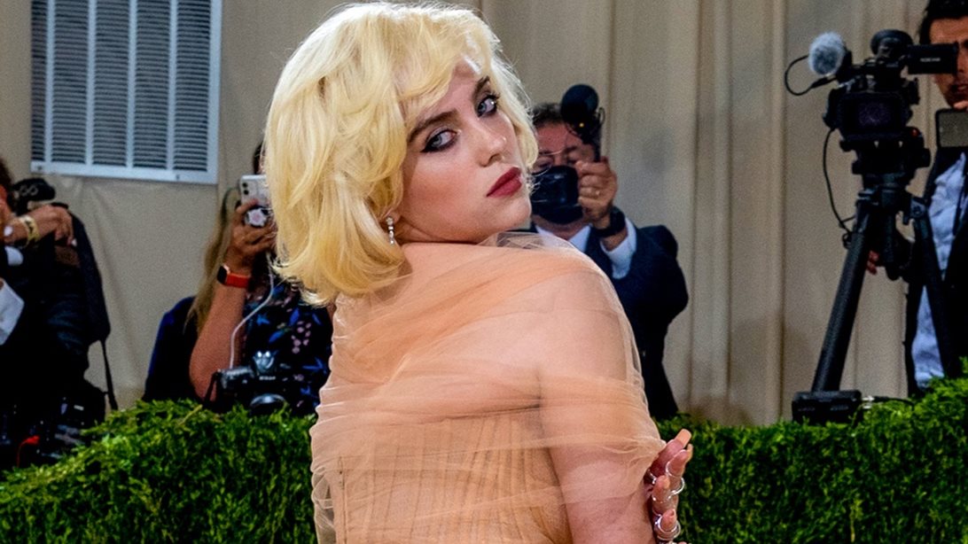 Billie Eilish | Ο όρος που έθεσε στον οίκο Oscar de la Renta για να φορέσει δημιουργία του στο Met Gala