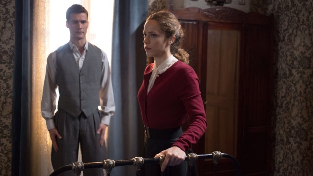 Άγριες Μέλισσες: Νέες εξελίξεις: Η Ασημίνα μαθαίνει τα πάντα για το παιδί της Δρόσως &amp; η Μυρσίνη προτείνει ένα σατανικό σχέδιο...