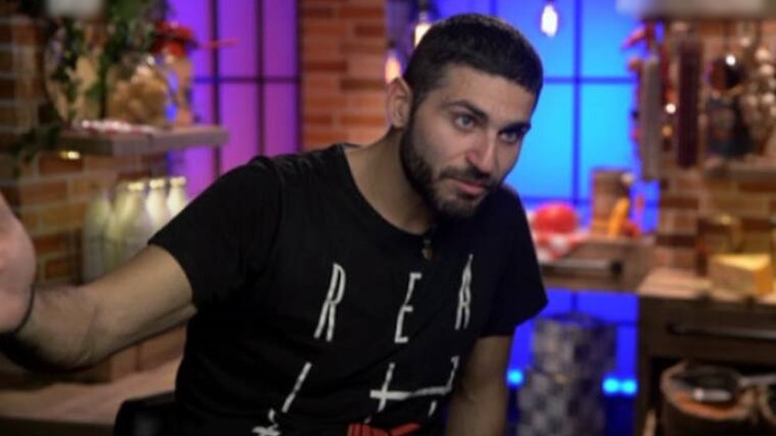 MasterChef | Παίκτης ξεκίνησε τα "γαλλικά" για συμπαίκτη του