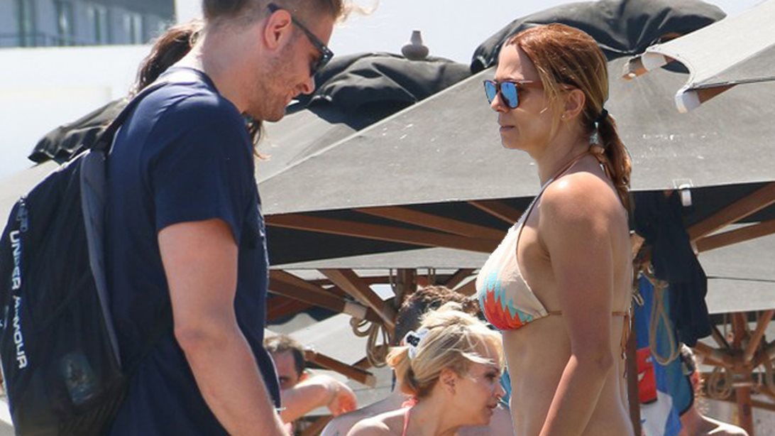 Έλλη Κοκκίνου- Γιώργος Μπόγρης: Μαζί στην παραλία: Φωτογραφίες χωρίς ρετούς