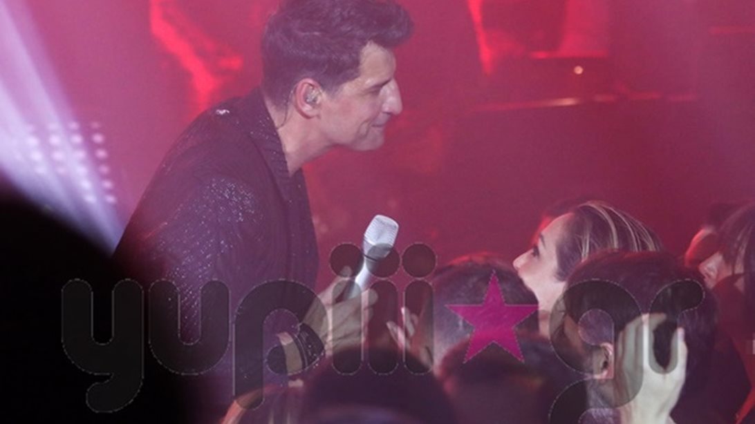 Σάκης Ρουβάς: Το φιλί στην Κάτια Ζυγούλη πάνω στην σκηνή