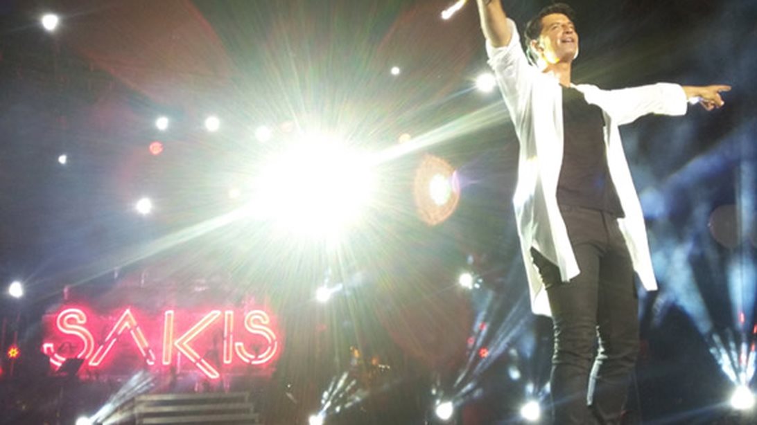 Σάκης Ρουβάς: Ρεκόρ προσέλευσης κόσμου για τις εμφανίσεις του στη ΔΕΘ: Όλες οι φωτογραφίες από τη μεγαλειωδή συναυλία για το Όραμα Ελπίδας