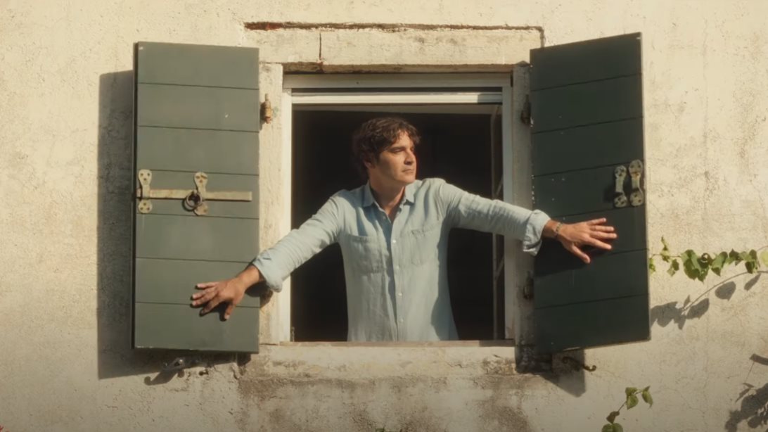 Το Netflix καλεί τον Χριστόφορο Παπακαλιάτη;