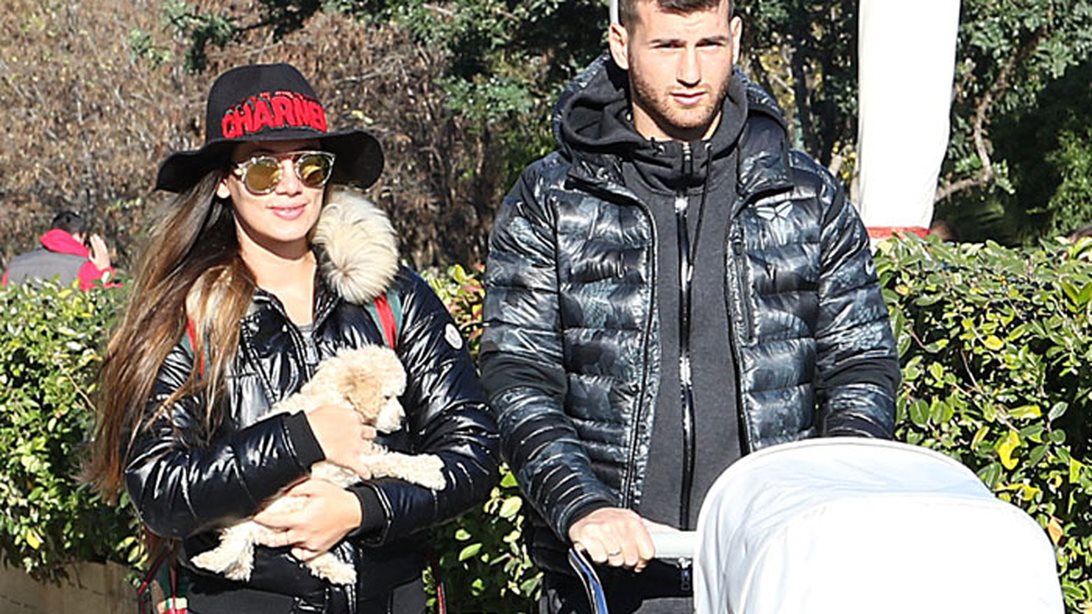 Μάντυ Περσάκη - Αλέξανδρος Νικολαϊδης: Οι χαλαρές στιγμές με τον γιο τους: Φωτογραφίες