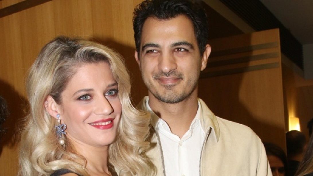 Τζένη Θεωνά - Δήμος Αναστασιάδης : Φωτογραφίες από τα καμαρίνια, τα video clips &amp; από το σπίτι τους λίγο πριν γίνουν γονείς