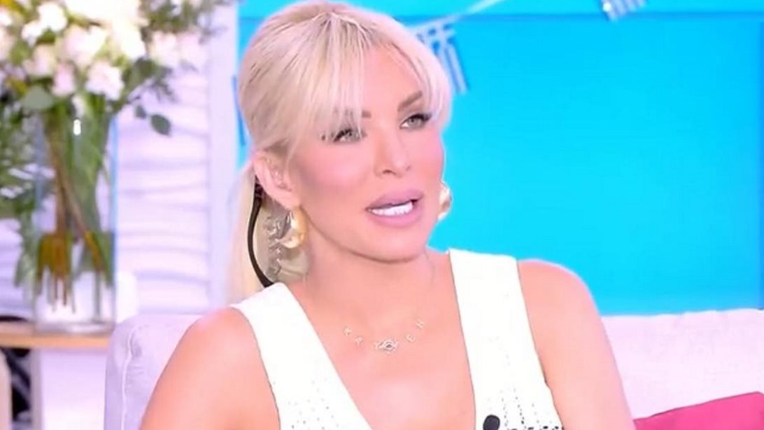 Κατερίνα Καινούργιου: Δεν αφήνει τίποτα να πέσει κάτω - Εγώ θα της έλεγα "Έλα βρε Σίσσυ μου σταμάτα"