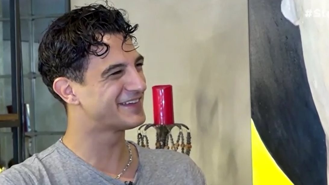 Ο Δήμος Αναστασιάδης αποκάλυψε το φύλο του μωρού που περιμένει με τη Τζένη Θεωνά