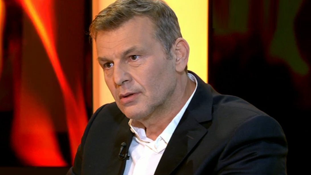 Απόστολος Γκλέτσος: Το ξεκαθάρισμα για τη σεξουαλική του ζωή, τη δήλωση για το πώς ψήνεται το ψάρι &amp; τις κατακτήσεις του σήμερα