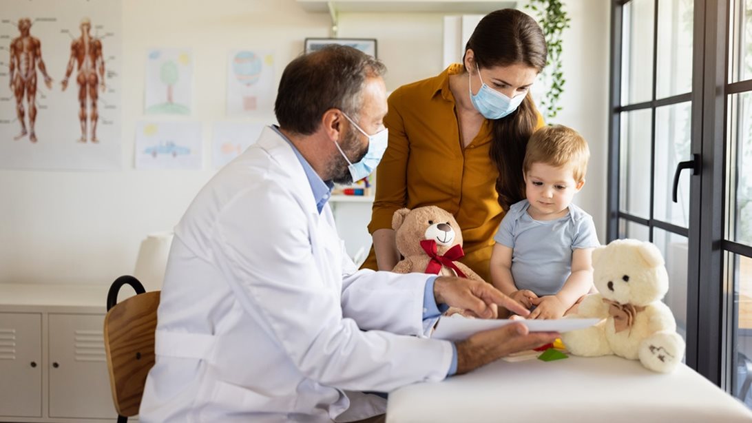 Θερίζουν γρίπη και RSV στα παιδιά: &quot;Ερχεται δύσκολος Δεκέμβριος&quot;, λέει ο Νταλούκας στο TheTOC