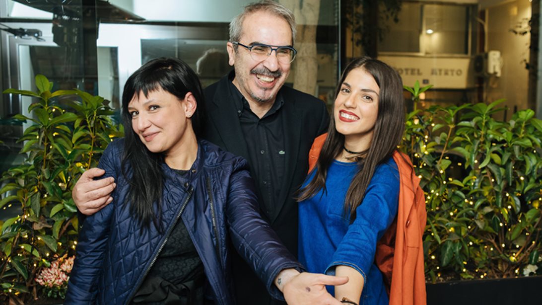 Βαγγέλης Περρής &amp; Αθηναΐς Νέγκα: Η βραδινή έξοδος με την Άννα Μαρία Βέλλη λίγο πριν την πρεμιέρα τους στο Epsilon