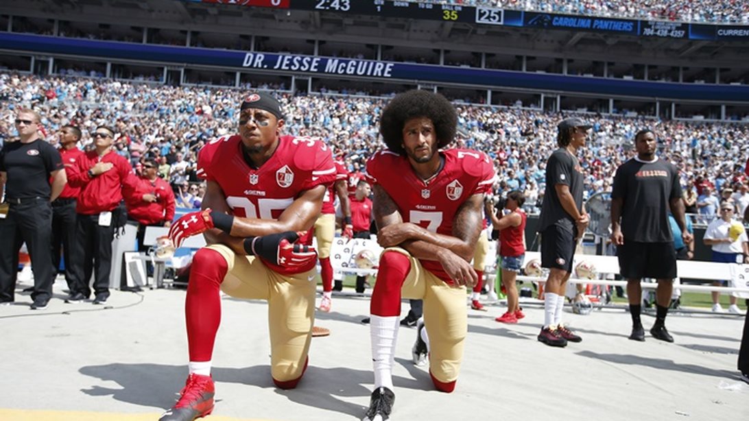 Γιατί οι παίκτες του NFL γονατίζουν στον εθνικό ύμνο των ΗΠΑ
: Κορυφαίοι αθλητές εναντίον της φυλετικής βαρβαρότητας και του Donald Trump.
