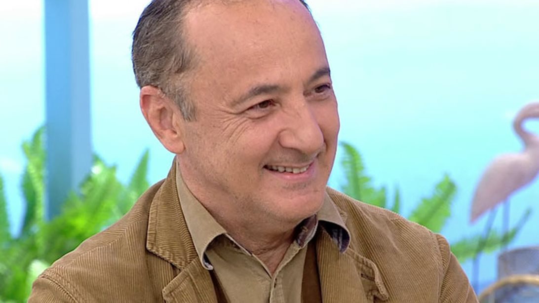 Ο Στέλιος Μάϊνας «Στη Φωλιά Των Κούκου»: Η αποκάλυψη της ηλικίας του &amp; όσα είπε για την κρίση στην τηλεόραση