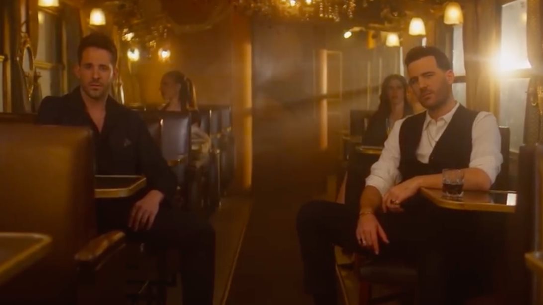 Γιώργος Λιβάνης &amp; Νικηφόρος ενώνουν τις φωνές τους και ερμηνεύουν "Σαν Ήμασταν Παιδιά"