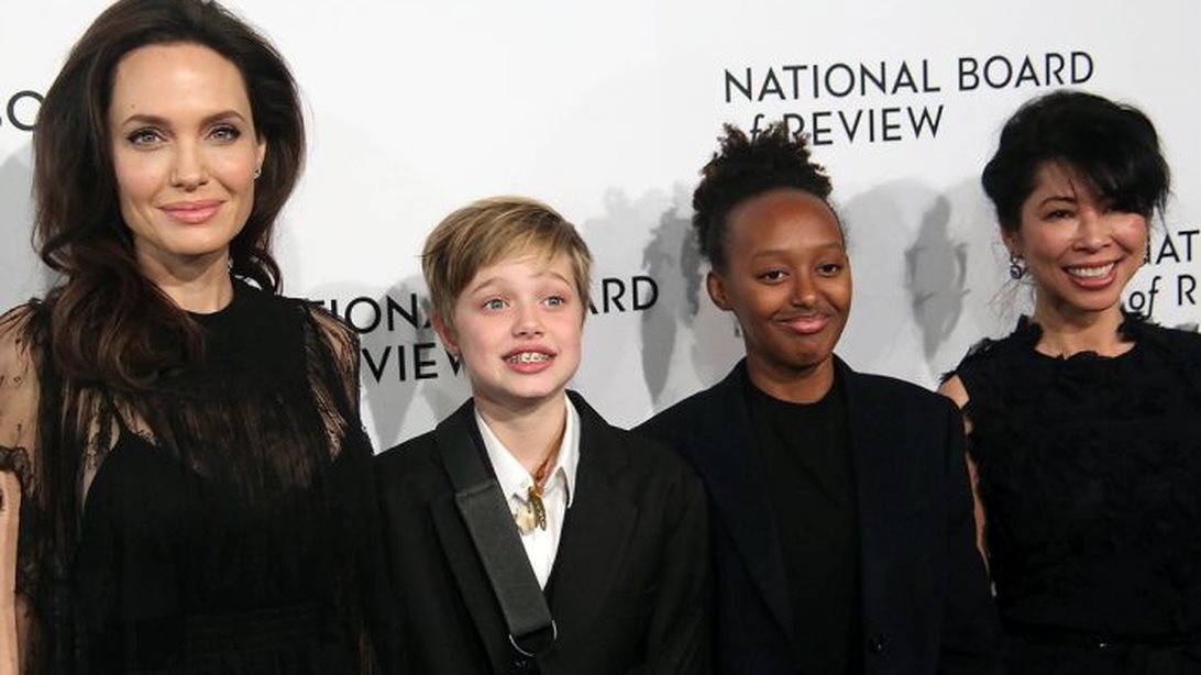 Angelina Jolie: Μαζί με τις κόρες της στο κόκκινο χαλί