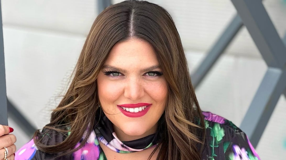 Δανάη Μπάρκα | &quot;Μεταμορφώθηκε&quot; σε γιαγιά Τούλα για τις ανάγκες του γιορτινού τραπεζιού