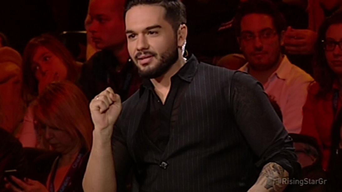 Χρήστος Μάστορας: Η εντυπωσιακή εμφάνιση στην πρεμιέρα του Rising Star: Ποιοι σχεδίασαν τα ρούχα του;