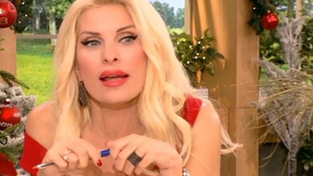 Ελένη Μενεγακή : Η κουβέντα για τον Άγιο Βασίλη με την μικρή Μαρίνα &amp; το Μάκη Παντζόπουλο