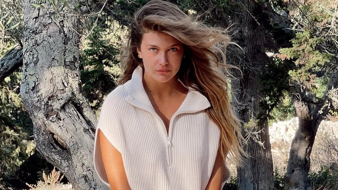 Κλέλια Ανδριολάτου | Ποζάρει topless και "ρίχνει" το Instagram