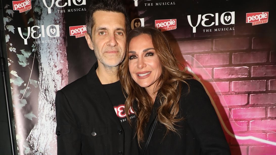 Ο Φοίβος αποκαλύπτει την ιστορία πίσω από τα "Χριστούγεννα" της Δέσποινας Βανδή