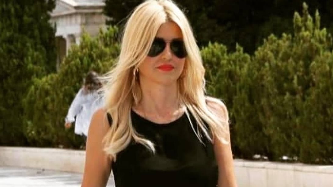 Έλενα Ράπτη: Ποια σχεδιάστρια δημιούργησε το νυφικό της;
