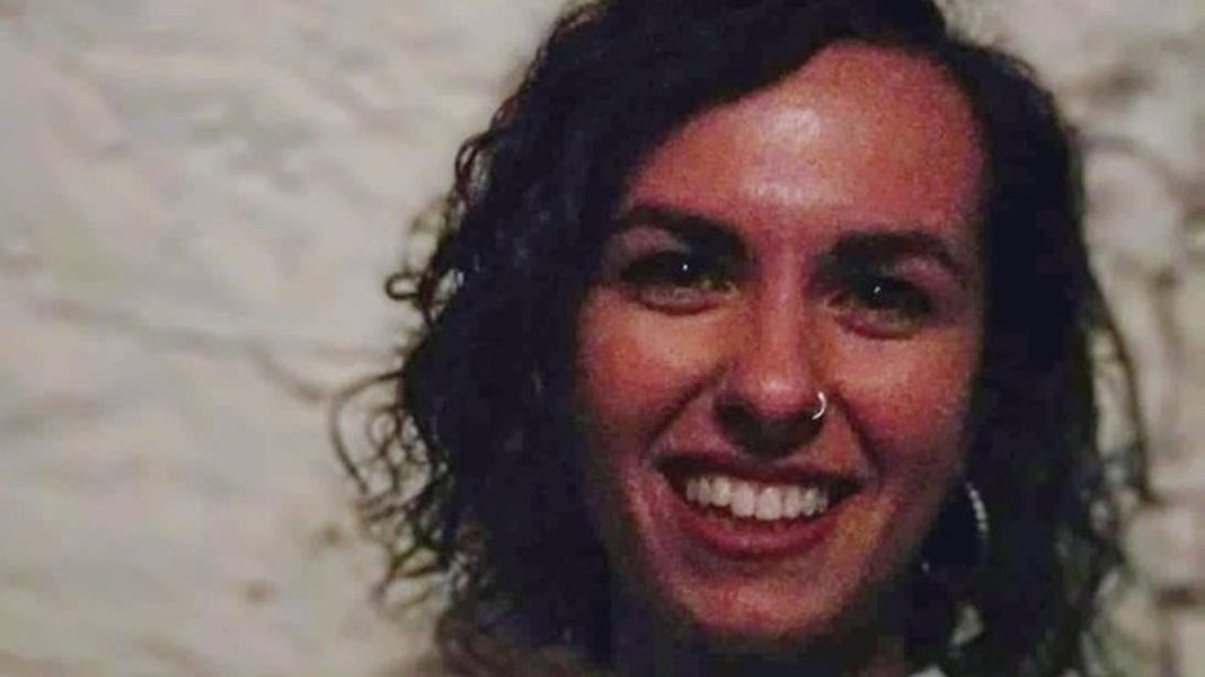 Μελίνα Αλεφαντή: Ποια είναι νεαρή "επαναστάτρια" της Αγ. Παρασκευής που κάνει ΑΝΤΑΡΣΥΑ στην πλατεία