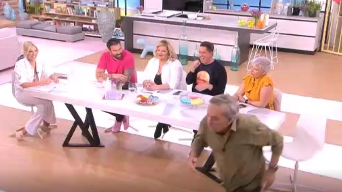 Super Κατερίνα | Έφυγε τρέχοντας ο Ανδρέας Μικρούτσικος από το πλατό – Τι συνέβη;