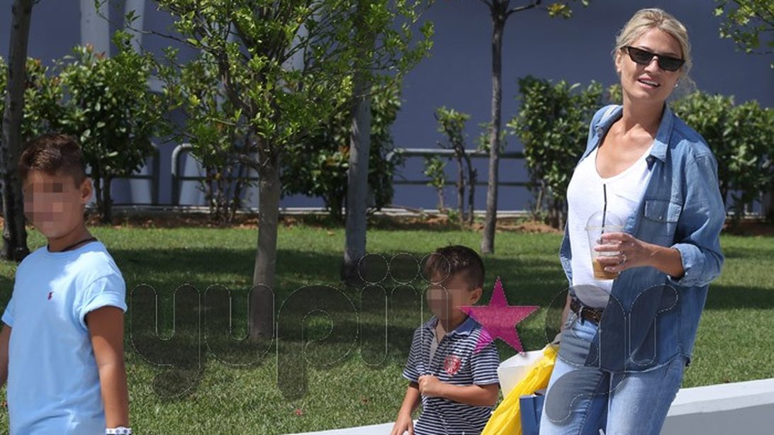 Φαίη Σκορδά: Καθημερινές στιγμές με τους γιους της! Όλες οι φωτογραφίες