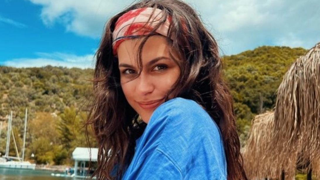 Η Δανάη Παππά με το Pull&amp;Bear μπικίνι που θα αναδείξει τέλεια το μαύρισμά σου | Θα το βρεις τώρα σε έκπτωση